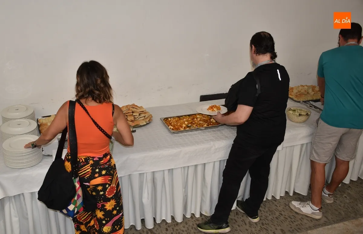 Foto 3 - Los profesionales de la Feria dan buena cuenta del primer &lsquo;Aperitivo Teatral&rsquo;