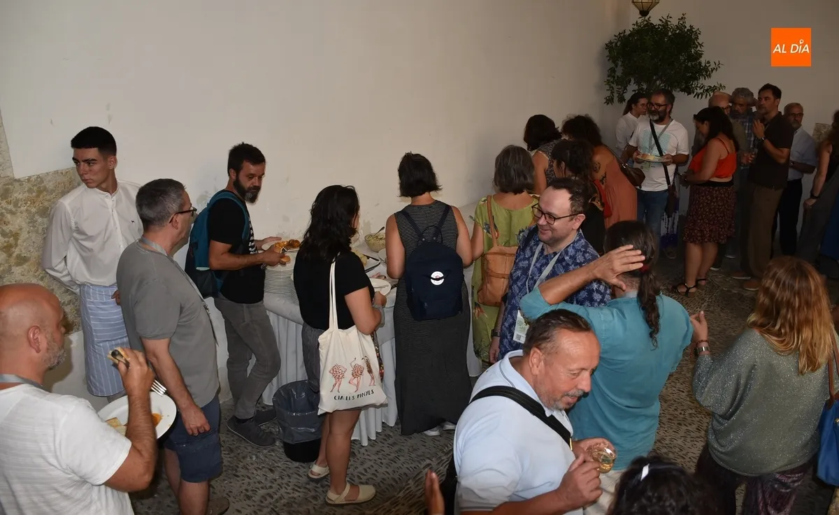 Foto 4 - Los profesionales de la Feria dan buena cuenta del primer &lsquo;Aperitivo Teatral&rsquo;