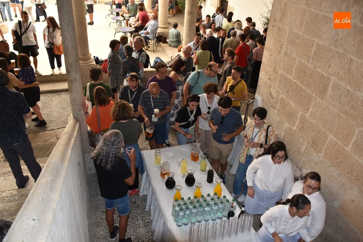 Foto 5 - Los profesionales de la Feria dan buena cuenta del primer &lsquo;Aperitivo Teatral&rsquo;