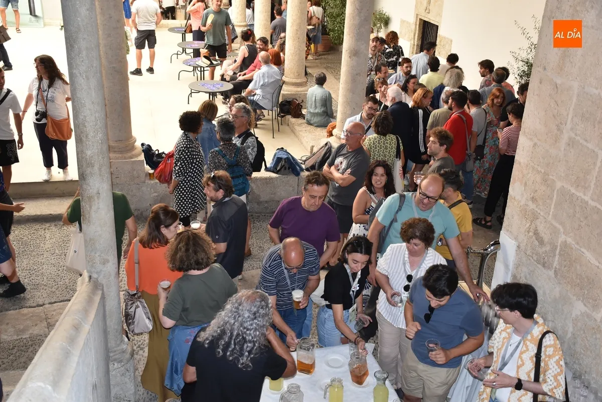 Foto 6 - Los profesionales de la Feria dan buena cuenta del primer &lsquo;Aperitivo Teatral&rsquo;