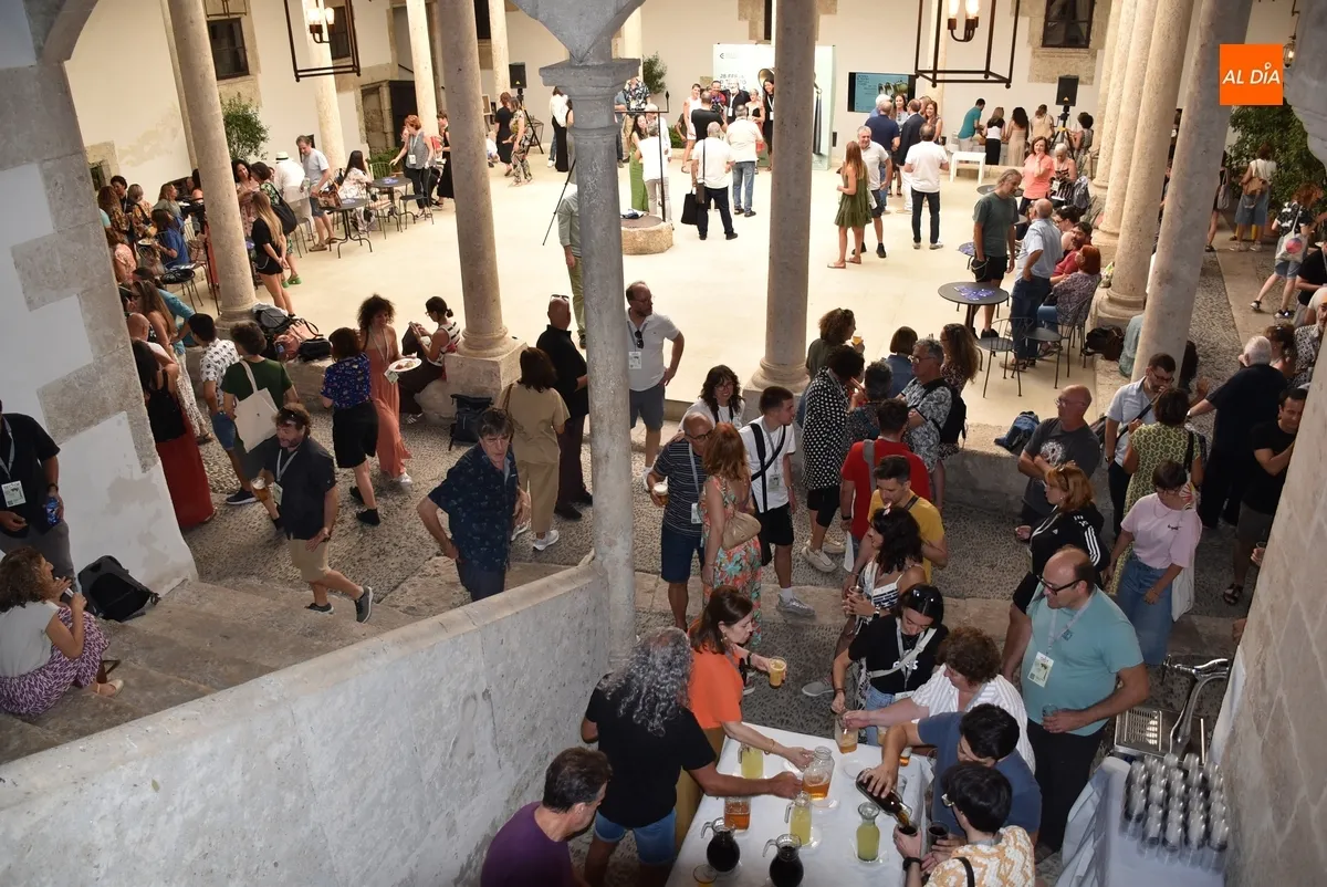 Foto 7 - Los profesionales de la Feria dan buena cuenta del primer &lsquo;Aperitivo Teatral&rsquo;