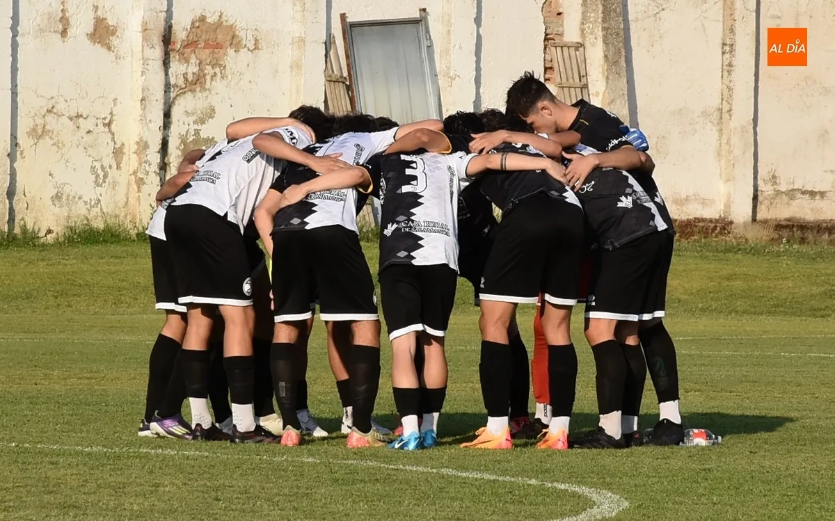 Foto 4 - El Ciudad Rodrigo se queda en la &uacute;ltima jugada sin la victoria ante el Juvenil de Unionistas