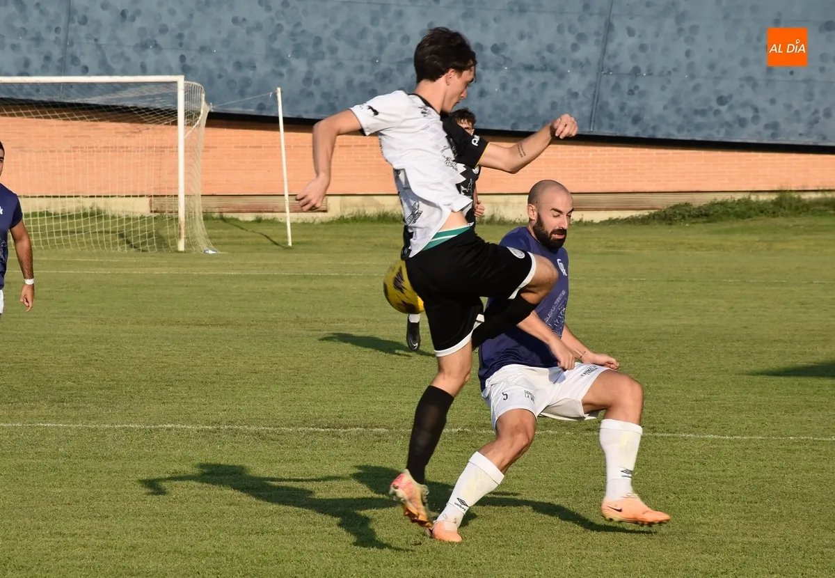 Foto 6 - El Ciudad Rodrigo se queda en la &uacute;ltima jugada sin la victoria ante el Juvenil de Unionistas