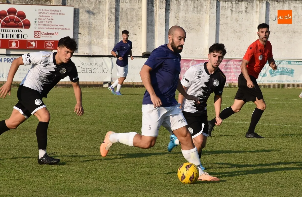 Foto 8 - El Ciudad Rodrigo se queda en la &uacute;ltima jugada sin la victoria ante el Juvenil de Unionistas