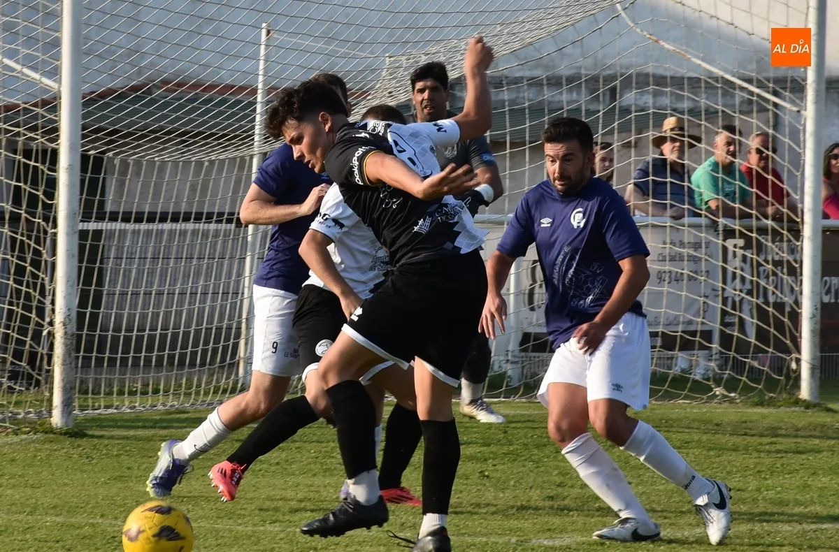 Foto 9 - El Ciudad Rodrigo se queda en la &uacute;ltima jugada sin la victoria ante el Juvenil de Unionistas