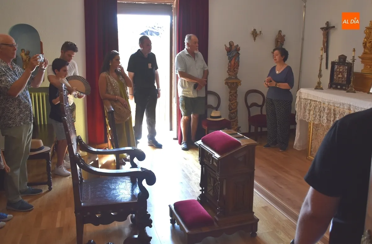 Foto 4 - La zona noble del Palacio Episcopal recibe a un doble grupo de visitantes