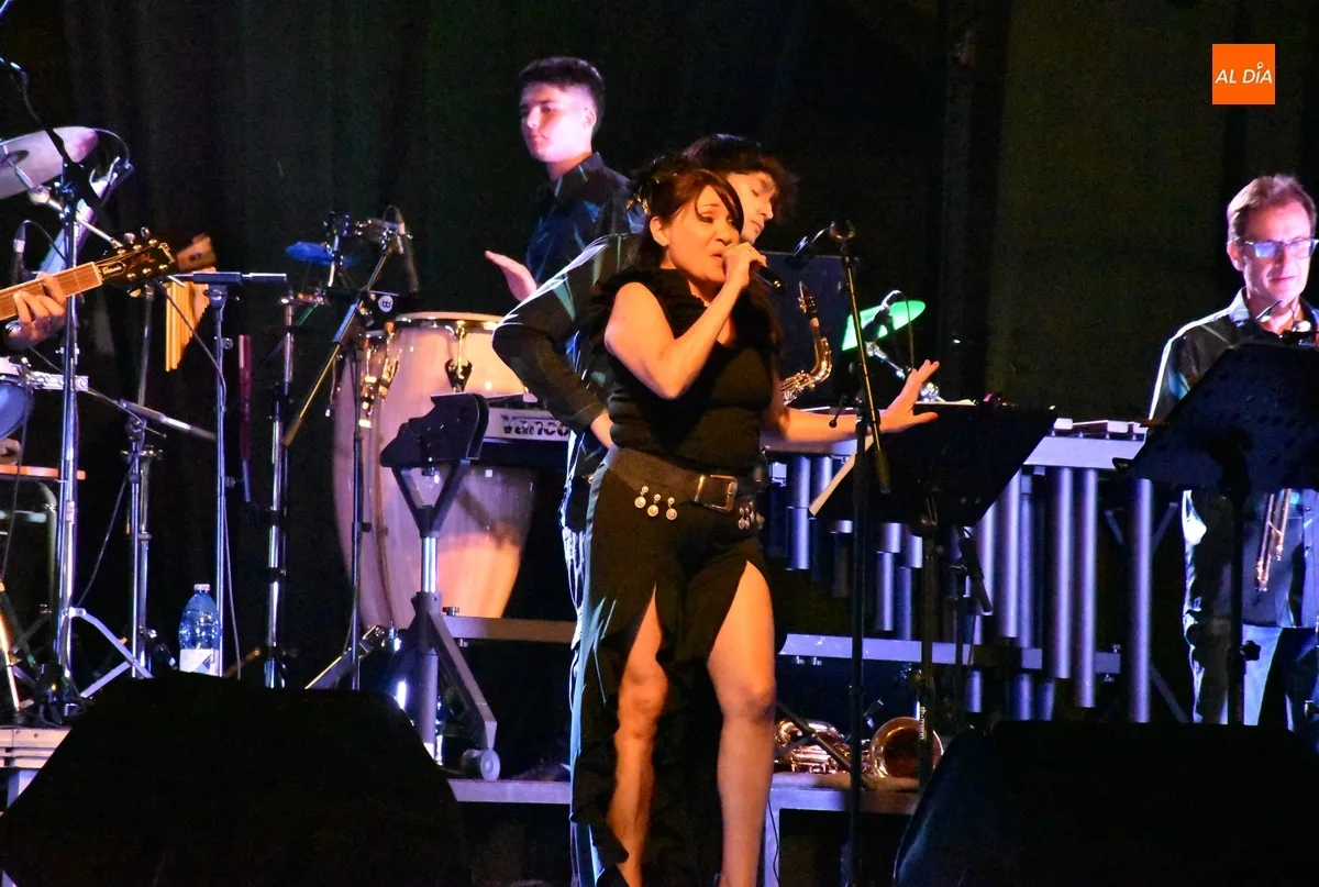 Foto 9 - Triunfal estreno del nuevo grupo mirobrigense &lsquo;Punto Seguido&rsquo;