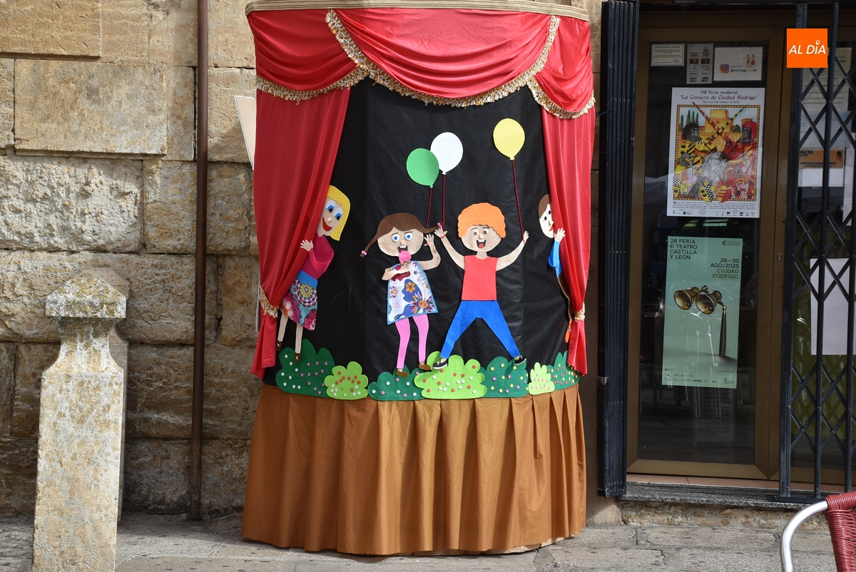 Días de Feria: Doble decoración teatral en plena Plaza