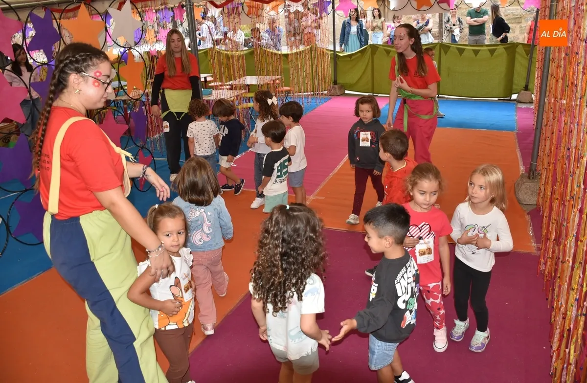 Foto 9 - Los m&aacute;s peque&ntilde;os celebran desde el Palabreando los 125 a&ntilde;os del Teatro Nuevo