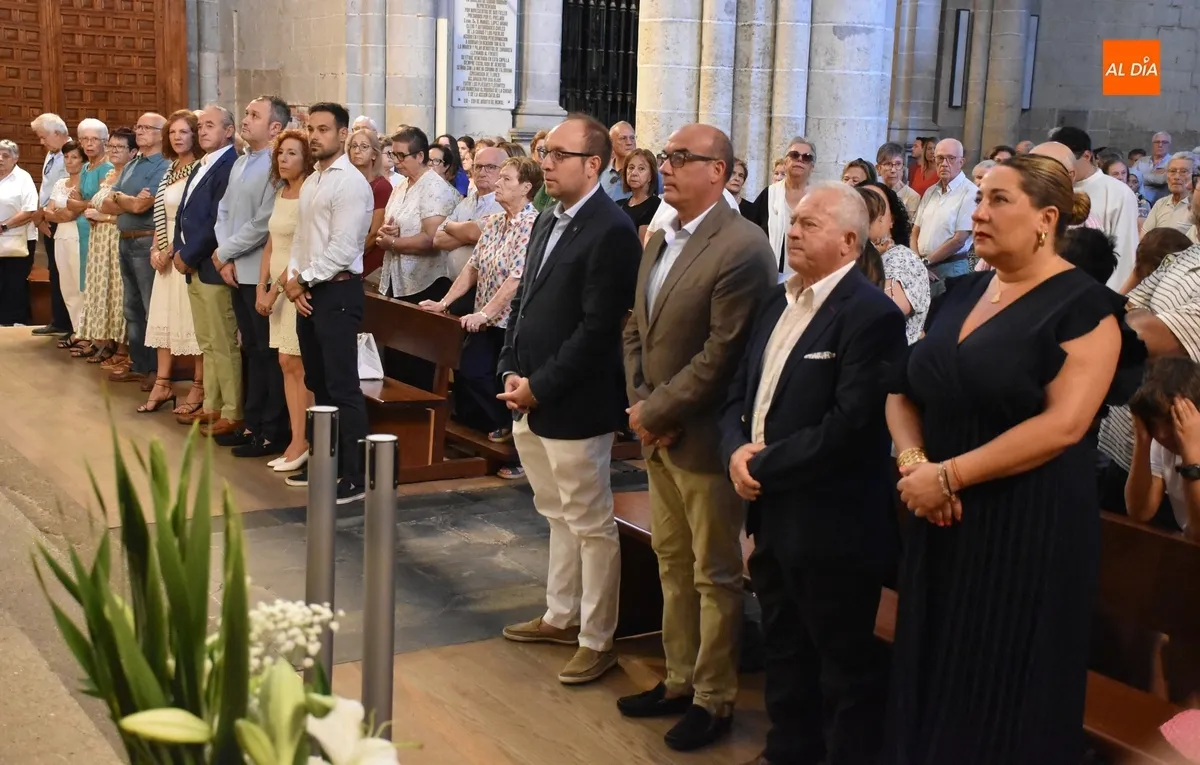 Foto 7 - Llenos todos los bancos de la Catedral de Santa Mar&iacute;a en la misa de su d&iacute;a grande