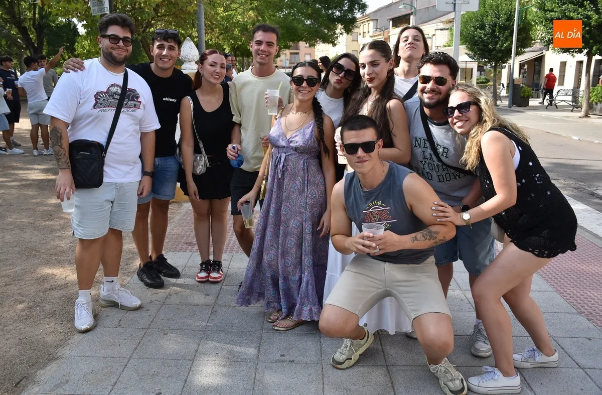 Foto 5 - El calor no impide disfrutar de una multitudinaria tarde de Martes Chico repleta de m&uacute;sica