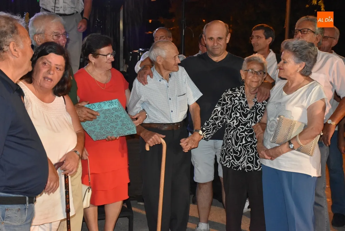 Foto 3 - Luis Mart&iacute;n recibe a sus 94 a&ntilde;os un homenaje como socio m&aacute;s antiguo de El Puente-Huertas de la Artesa