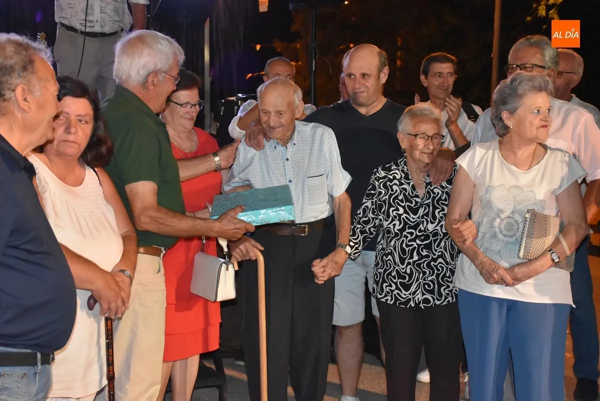 Foto 4 - Luis Mart&iacute;n recibe a sus 94 a&ntilde;os un homenaje como socio m&aacute;s antiguo de El Puente-Huertas de la Artesa