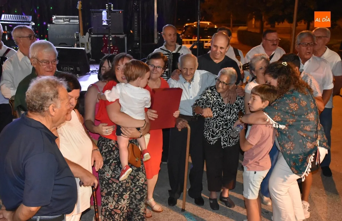 Foto 11 - Luis Mart&iacute;n recibe a sus 94 a&ntilde;os un homenaje como socio m&aacute;s antiguo de El Puente-Huertas de la Artesa