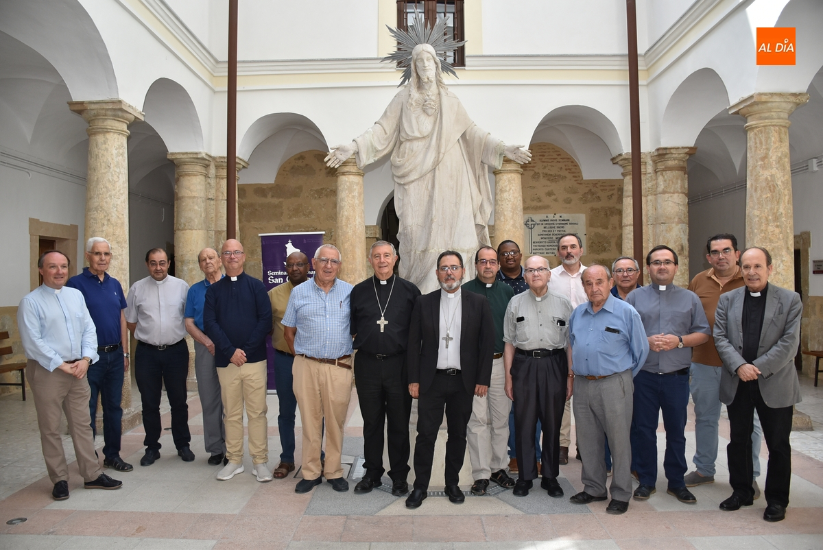 Sacerdotes diocesanos asisten a unos ejercicios presididos por Vicente Martín, Obispo auxiliar de Madrid