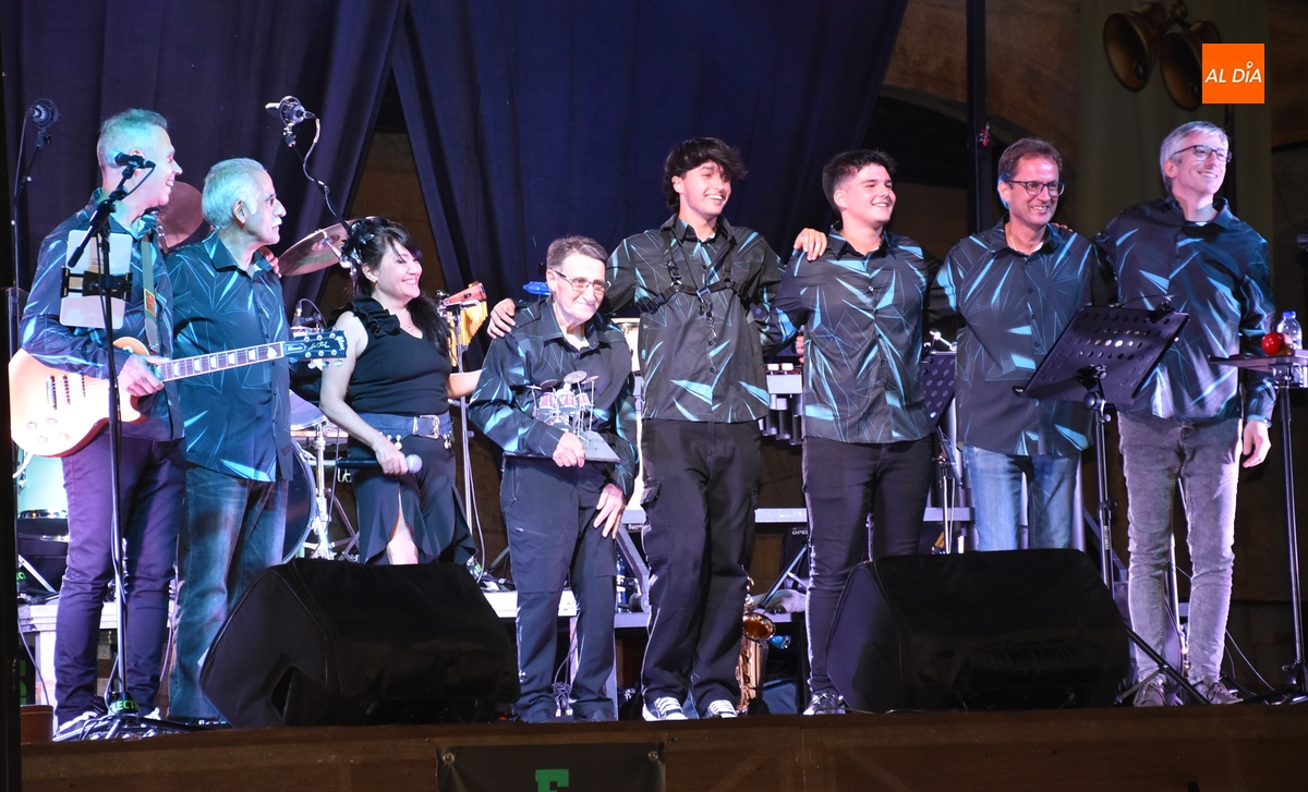 Triunfal estreno del nuevo grupo mirobrigense ‘Punto Seguido’