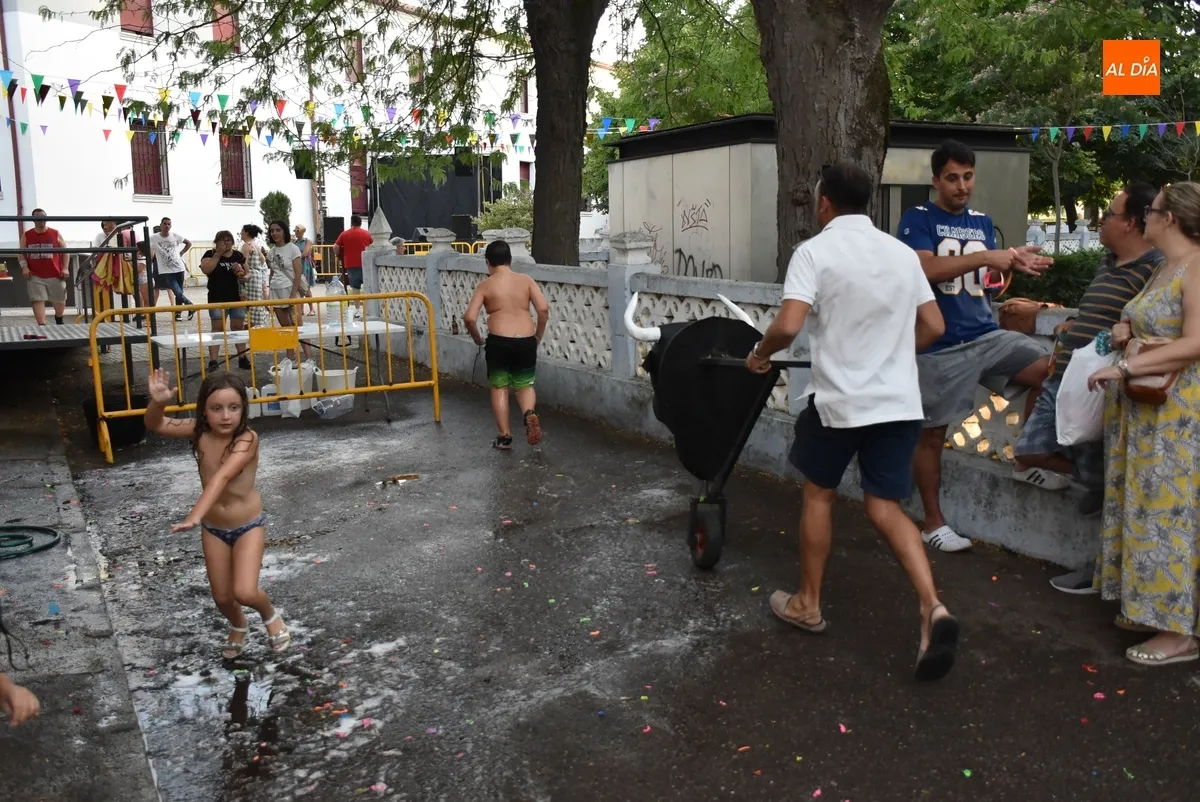 Foto 2 - L@s ni&ntilde;@s disfrutan de su momento en las fiestas de San Andr&eacute;s