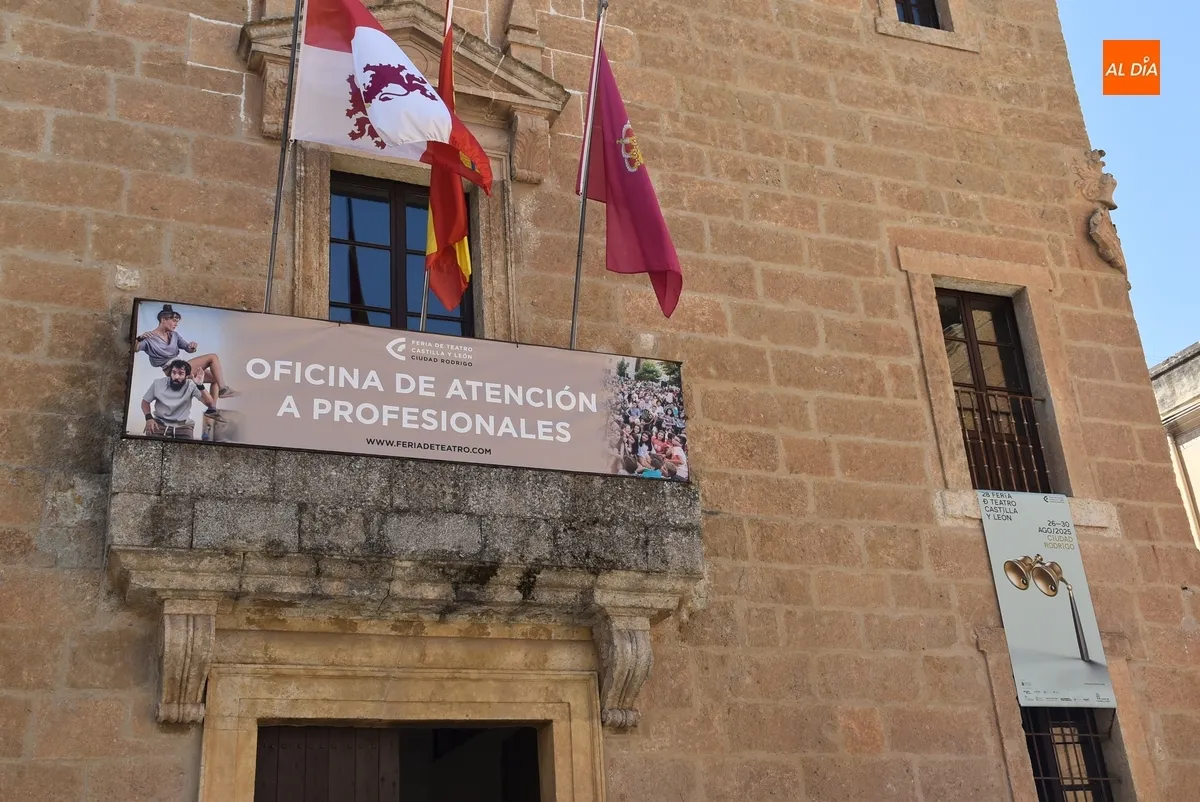 Foto 2 - Acreditados 279 profesionales para la Feria, que ya tienen su Oficina en la Casa de la Cultura
