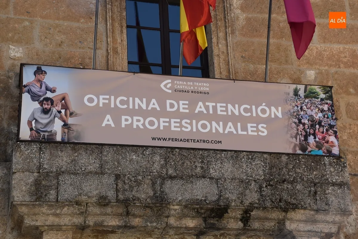 Foto 3 - Acreditados 279 profesionales para la Feria, que ya tienen su Oficina en la Casa de la Cultura