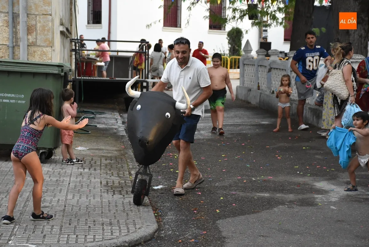 Foto 8 - L@s ni&ntilde;@s disfrutan de su momento en las fiestas de San Andr&eacute;s