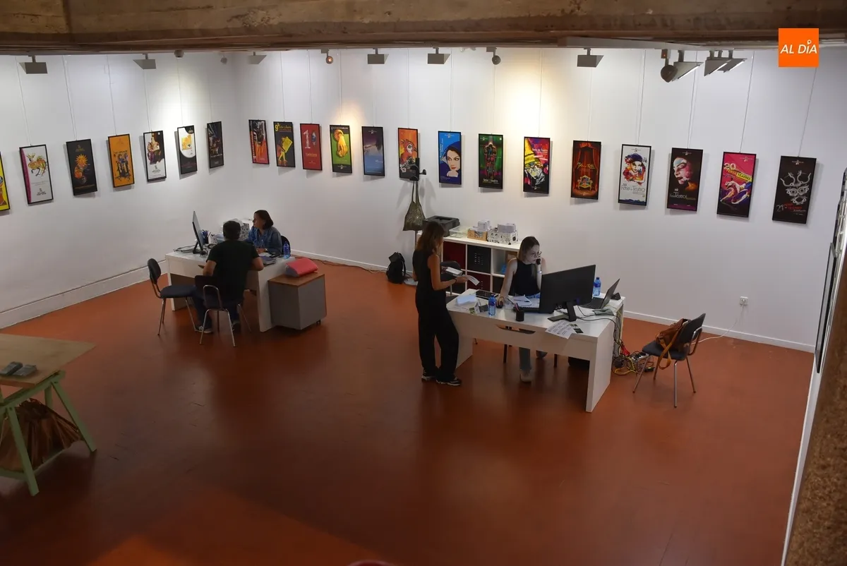 Foto 8 - Acreditados 279 profesionales para la Feria, que ya tienen su Oficina en la Casa de la Cultura