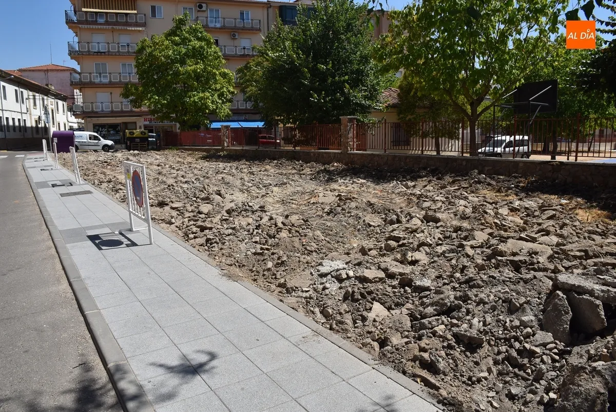 Foto 2 - El problem&aacute;tico solar de la calle Escuelas dice adi&oacute;s a la tierra