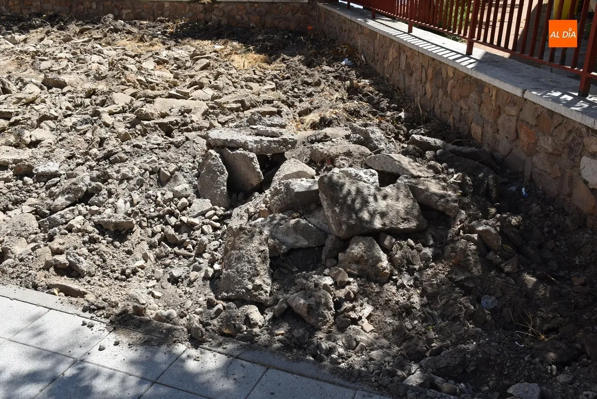 Foto 3 - El problem&aacute;tico solar de la calle Escuelas dice adi&oacute;s a la tierra