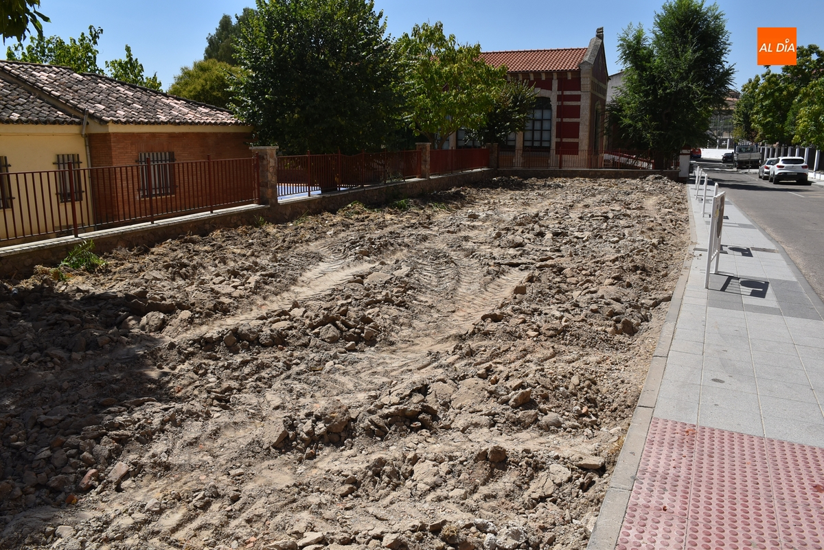 El problemático solar de la calle Escuelas dice adiós a la tierra