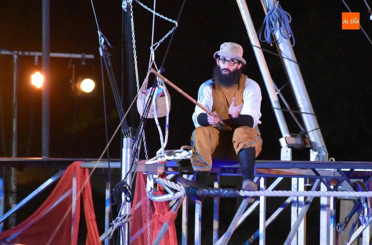 Foto 9 - Nostraxladamus detiene su gran barco en Bolonia para mostrar sus habilidades acrob&aacute;ticas