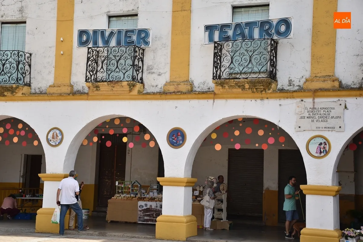 Foto 3 - El Mercado de los Martes vive una de sus sesiones m&aacute;s coloridas