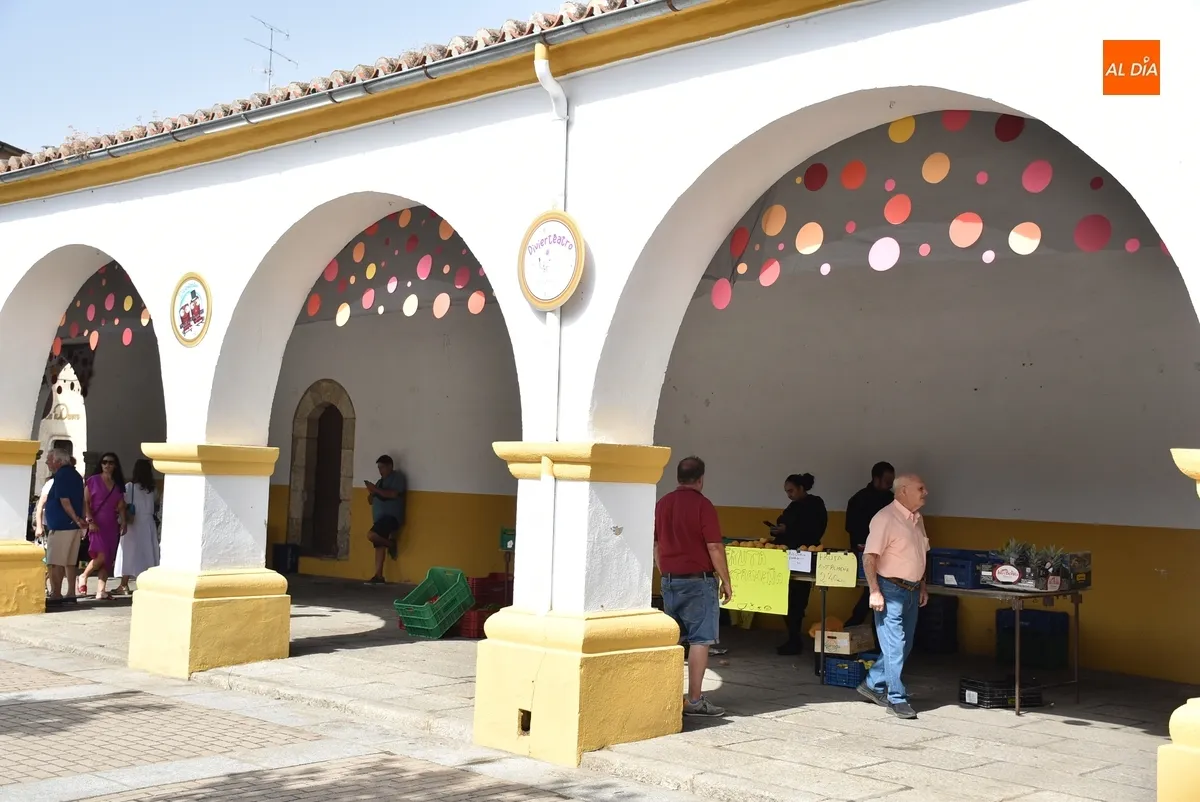 Foto 5 - El Mercado de los Martes vive una de sus sesiones m&aacute;s coloridas