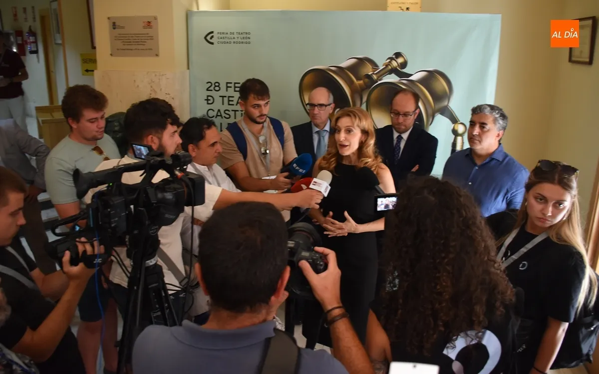 Foto 11 - Ni Arrabal falta a la apertura, con &ldquo;el alma entristecida por el fuego&rdquo;, de la &ldquo;fiesta del teatro de Espa&ntilde;a&rdquo; 