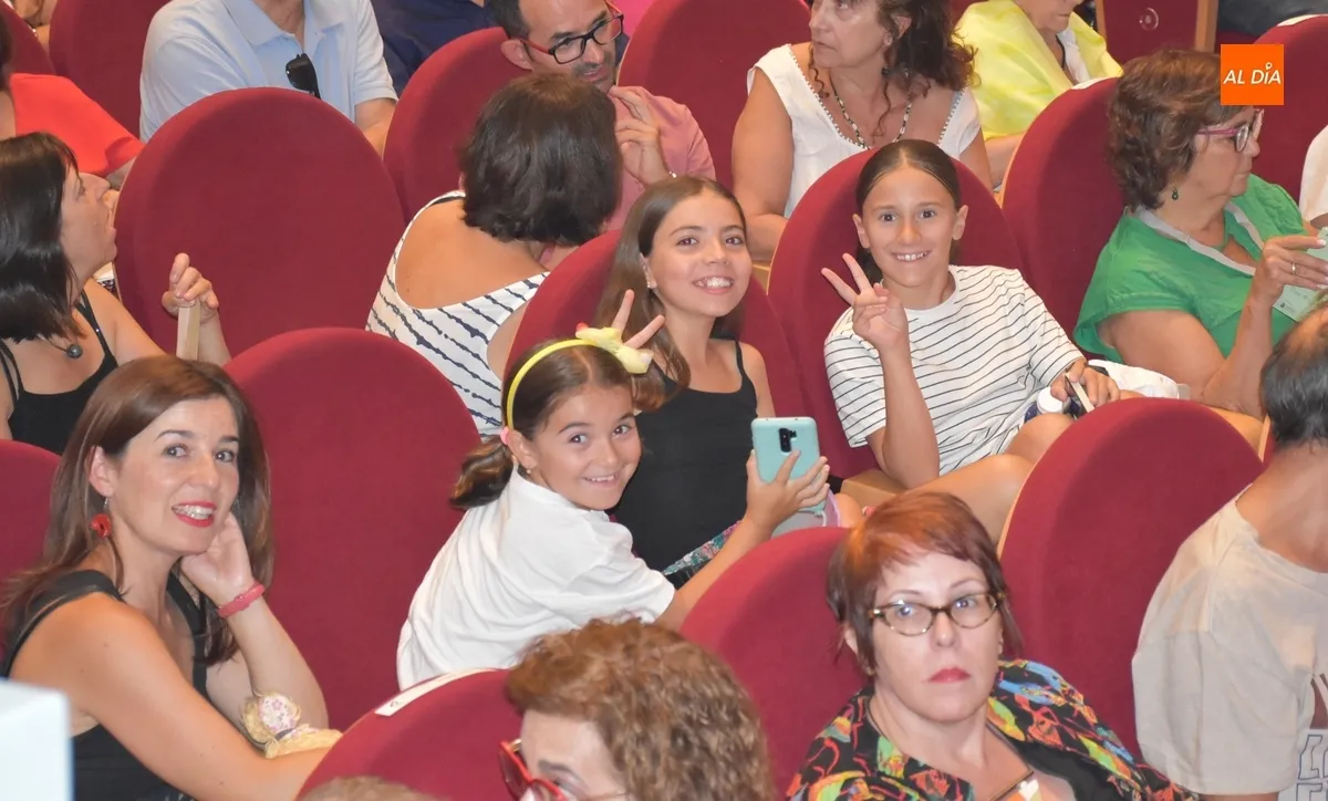 Foto 3 - El &ldquo;poco usual&rdquo; estreno con danza lidera una tarde de reflexi&oacute;n sobre la vida y la manipulaci&oacute;n medi&aacute;tica