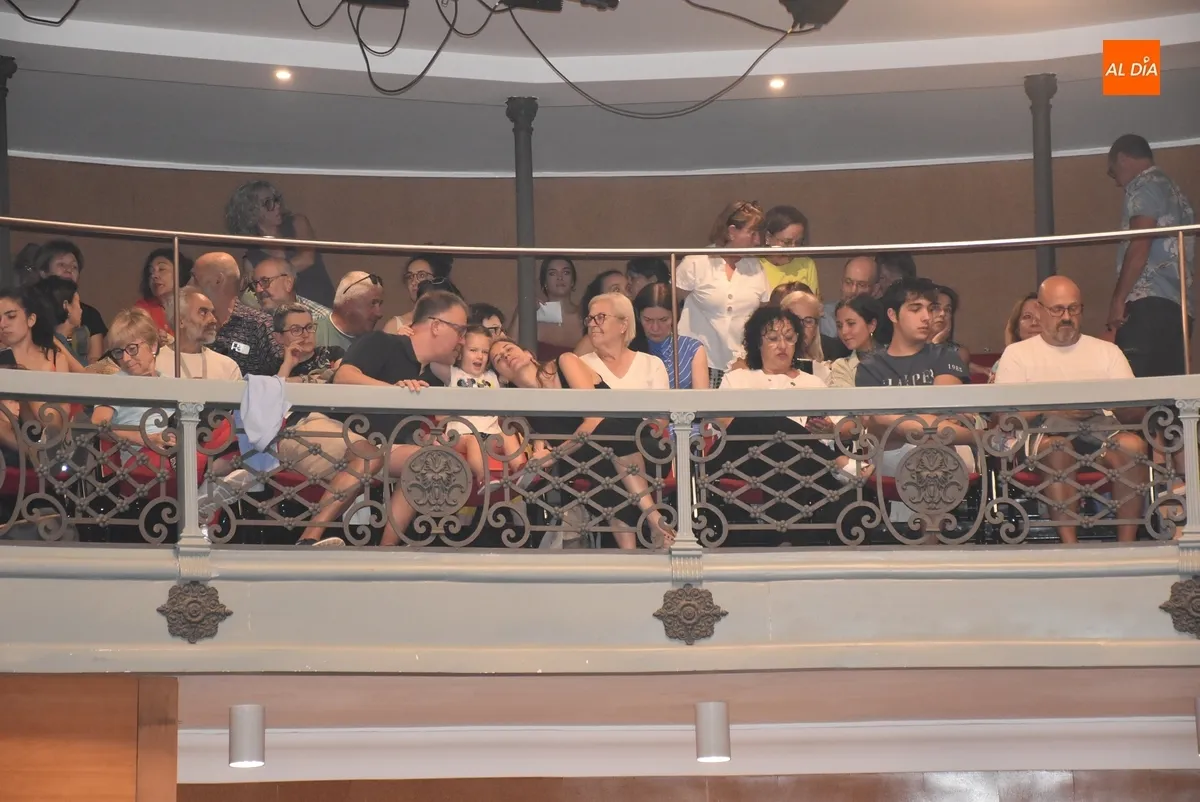 Foto 5 - El &ldquo;poco usual&rdquo; estreno con danza lidera una tarde de reflexi&oacute;n sobre la vida y la manipulaci&oacute;n medi&aacute;tica