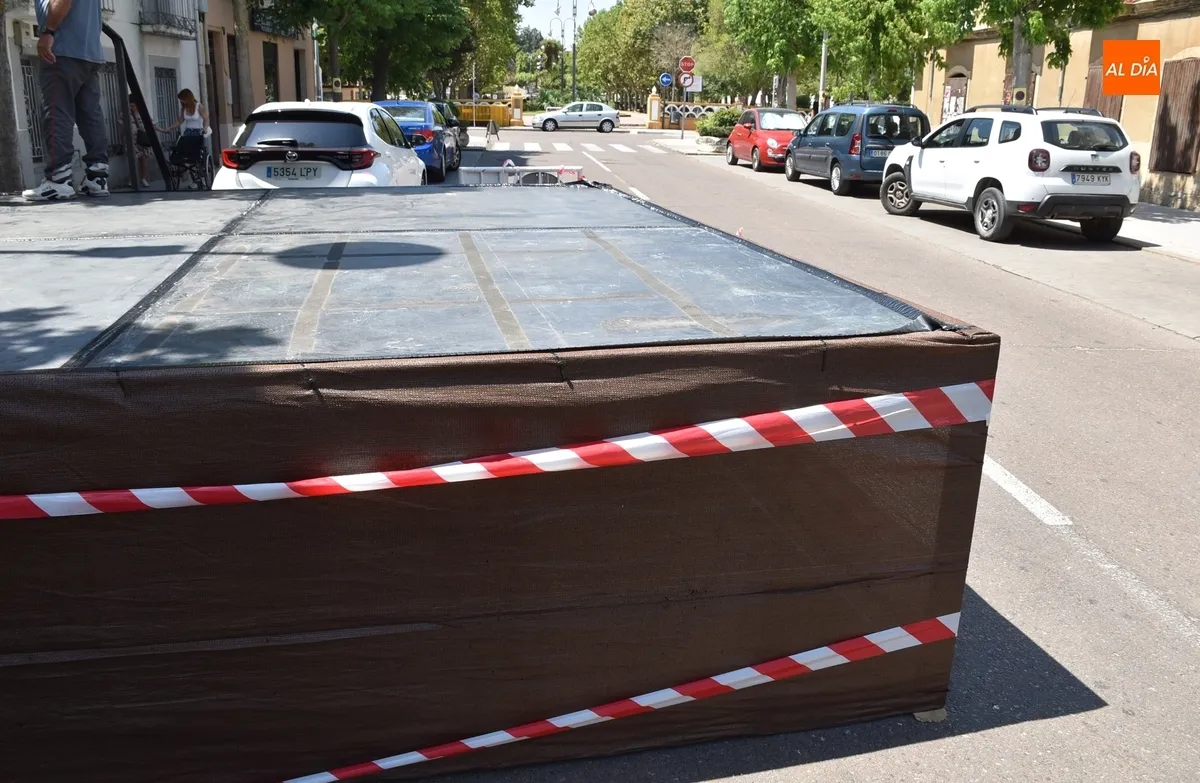 Foto 8 - El entorno de La Glorieta se prepara para el Martes Chico con el escenario del preg&oacute;n en otro punto