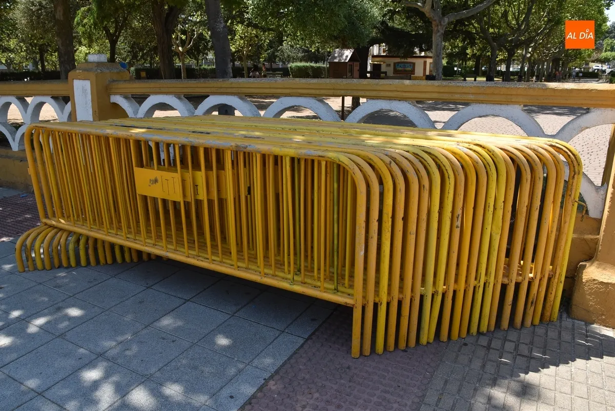Foto 10 - El entorno de La Glorieta se prepara para el Martes Chico con el escenario del preg&oacute;n en otro punto