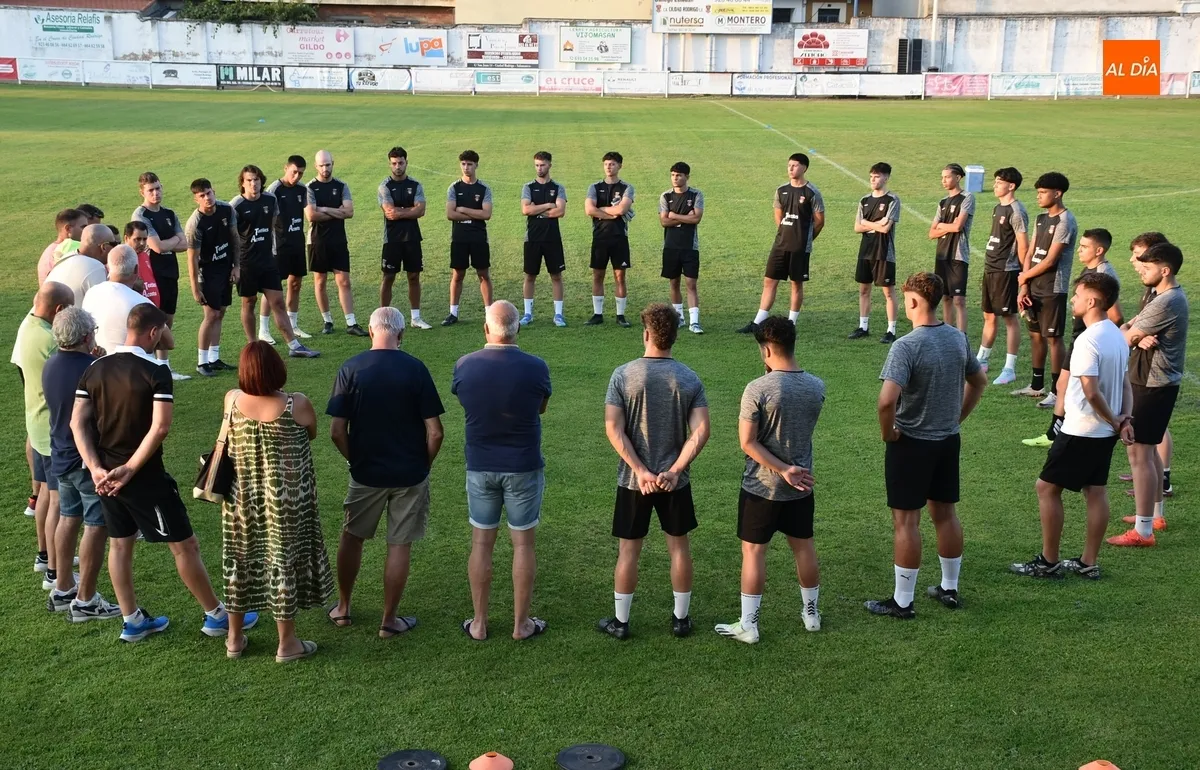 Foto 2 - El Ciudad Rodrigo arranca los entrenos del curso 2025/2026 con &ldquo;ganas, compromiso e ilusi&oacute;n&rdquo;