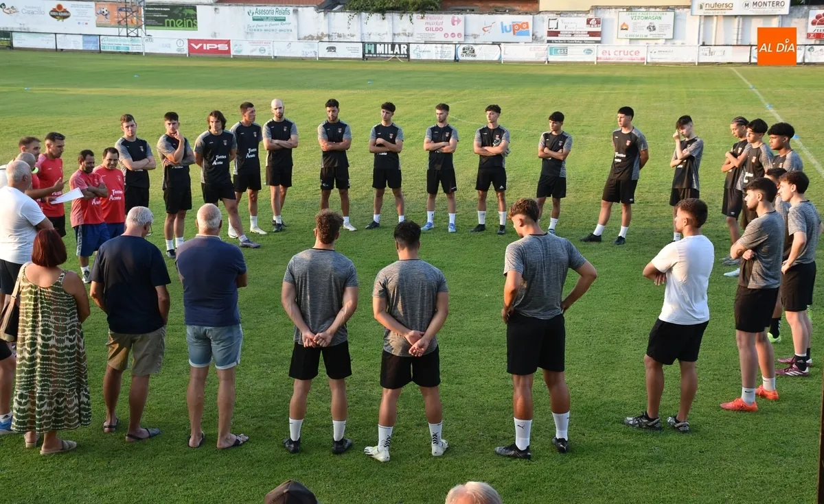 Foto 6 - El Ciudad Rodrigo arranca los entrenos del curso 2025/2026 con &ldquo;ganas, compromiso e ilusi&oacute;n&rdquo;