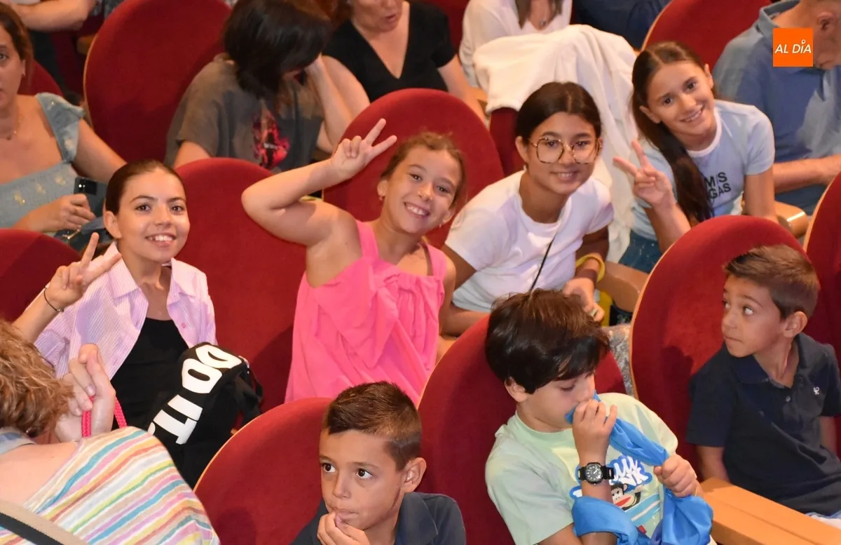 Foto 2 - Redrum Teatro inaugura el Espacio en Rosa en una ma&ntilde;ana encabezada por Eugenia Manzanera