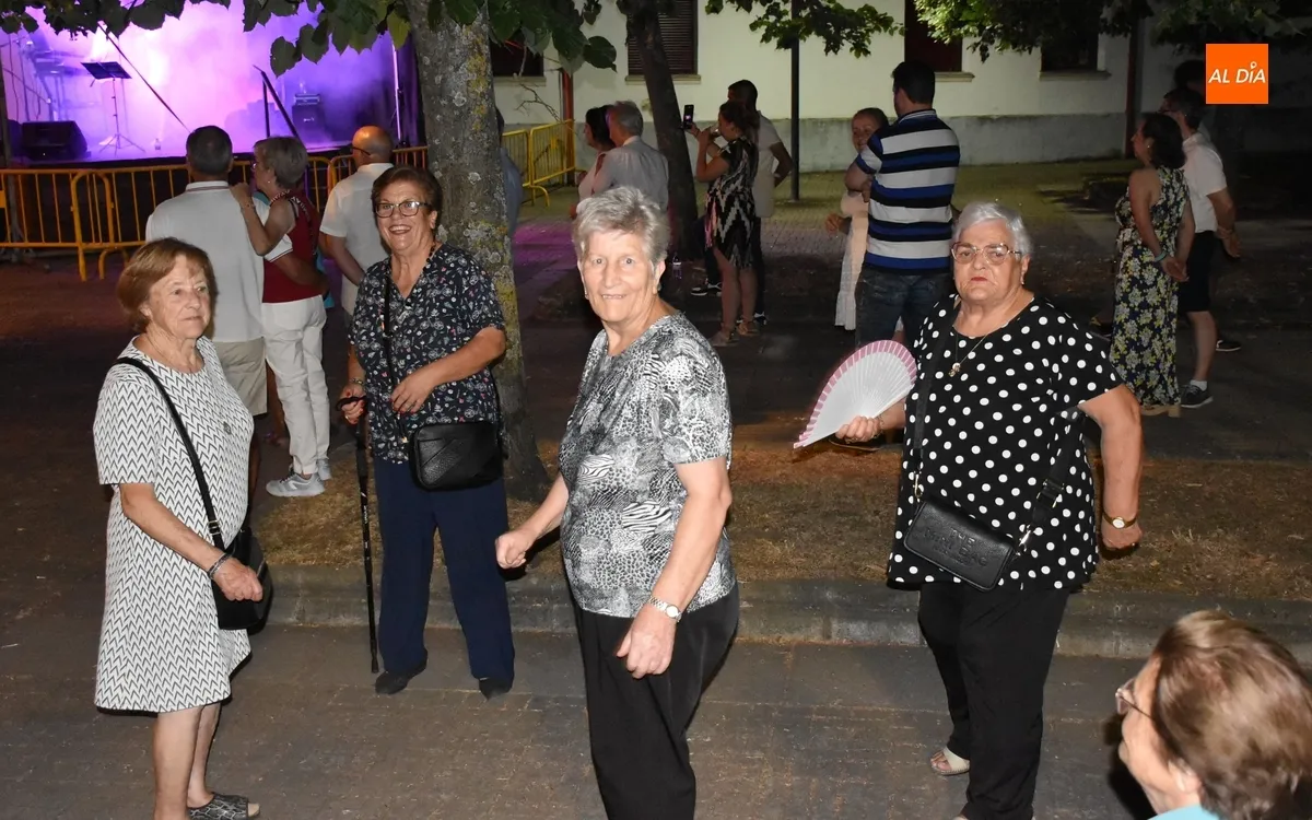 Foto 9 - Animada noche de verbena en San Andr&eacute;s guiada por el d&uacute;o Va por ti