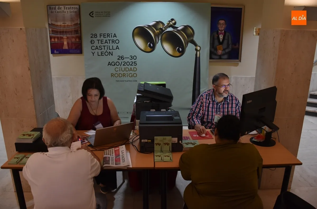 Foto 5 - Ocho irreductibles mantienen la tradici&oacute;n de madrugar para acudir a por sus entradas para la Feria