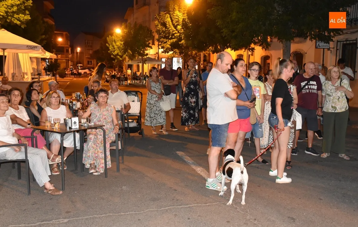 Foto 2 - Alejandro Marcos invita a apostar por el comercio local en un preg&oacute;n del Martes Chico lleno de vivencias