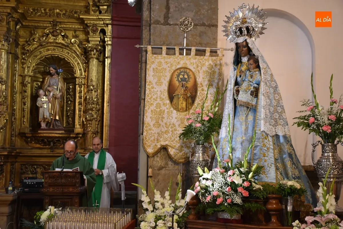 Foto 3 - Arranca entre c&aacute;nticos y vivas la novena en honor a la Virgen de la Pe&ntilde;a