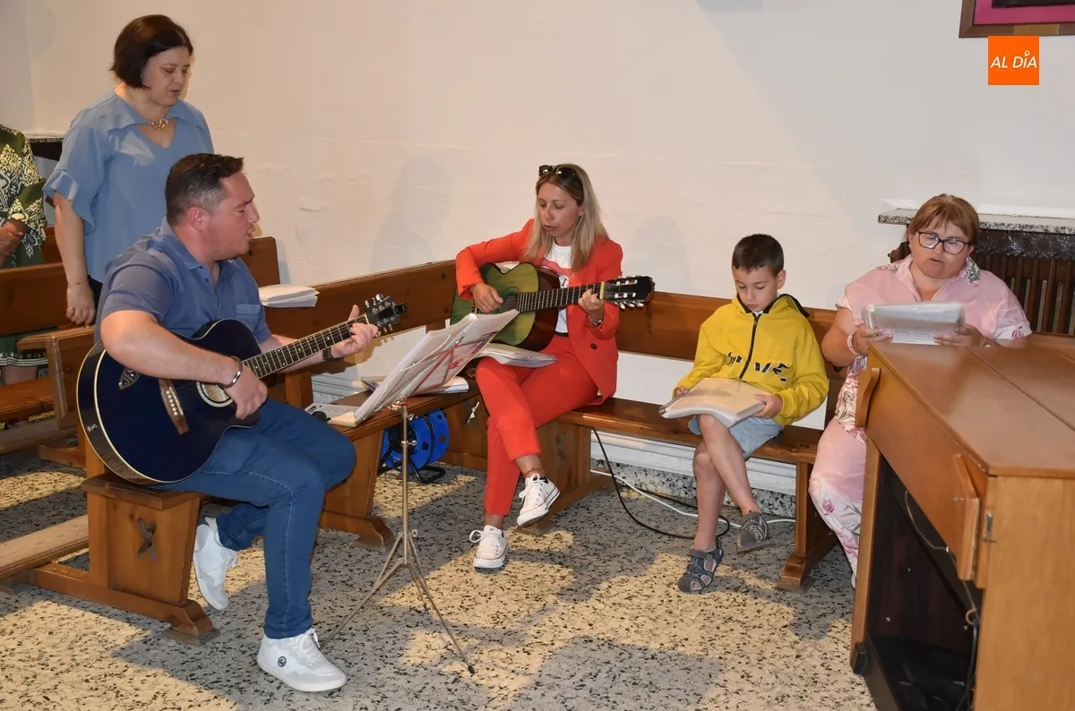 Foto 10 - Arranca entre c&aacute;nticos y vivas la novena en honor a la Virgen de la Pe&ntilde;a