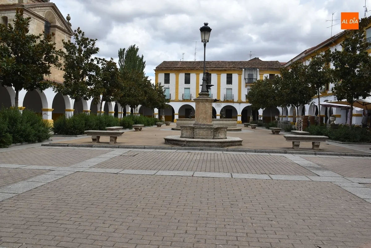 Foto 3 - &Uacute;ltimo d&iacute;a antes del regreso de los coches a la Plaza Mayor mirobrigense