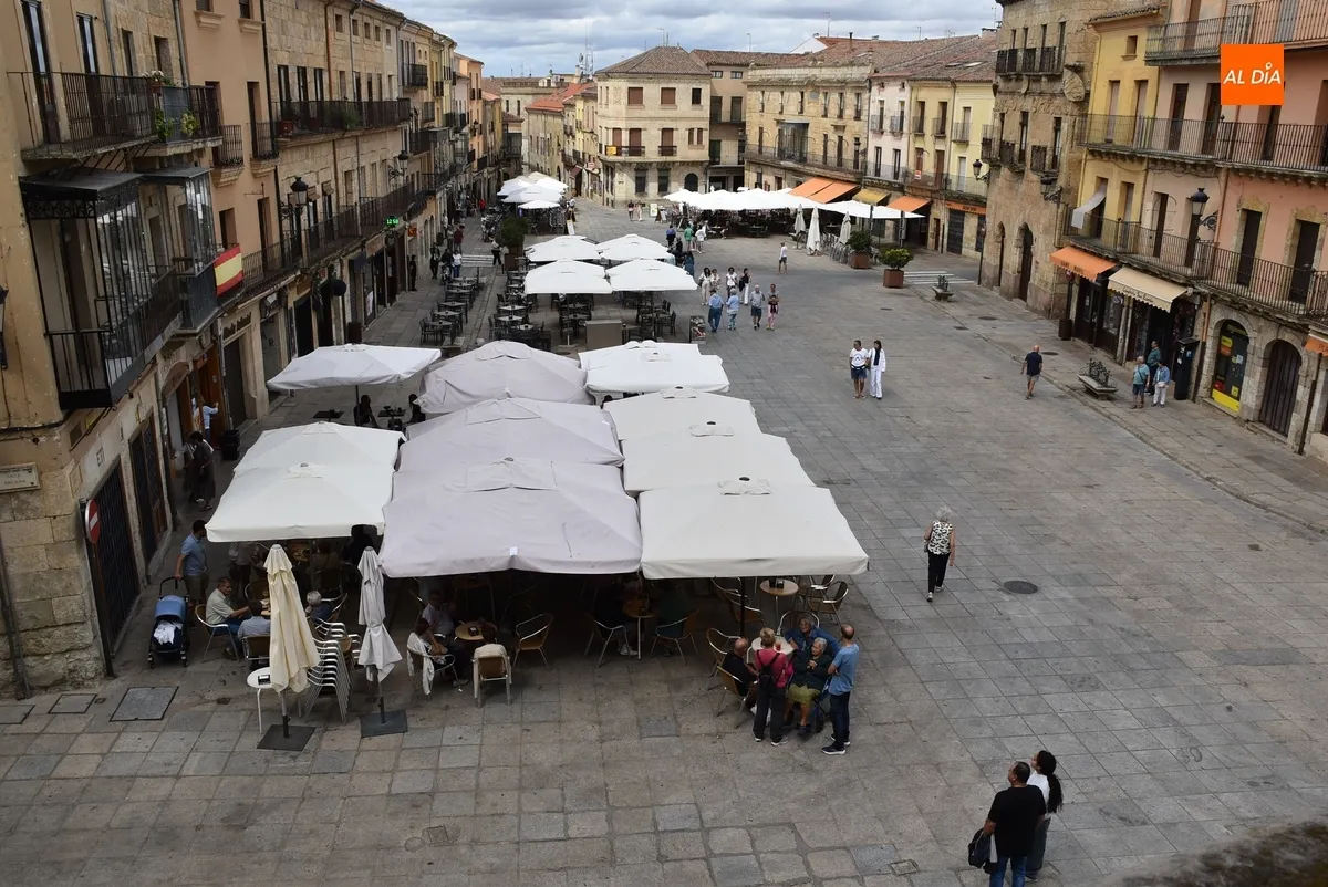 Foto 4 - &Uacute;ltimo d&iacute;a antes del regreso de los coches a la Plaza Mayor mirobrigense