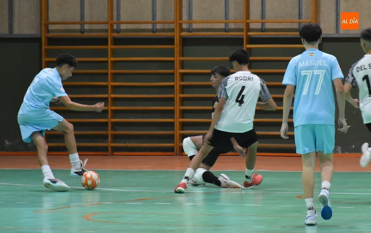 Foto 5 - Cojos FC se adjudica la 2&ordf; Junior League en un abarrotado Conde de Fox&aacute;