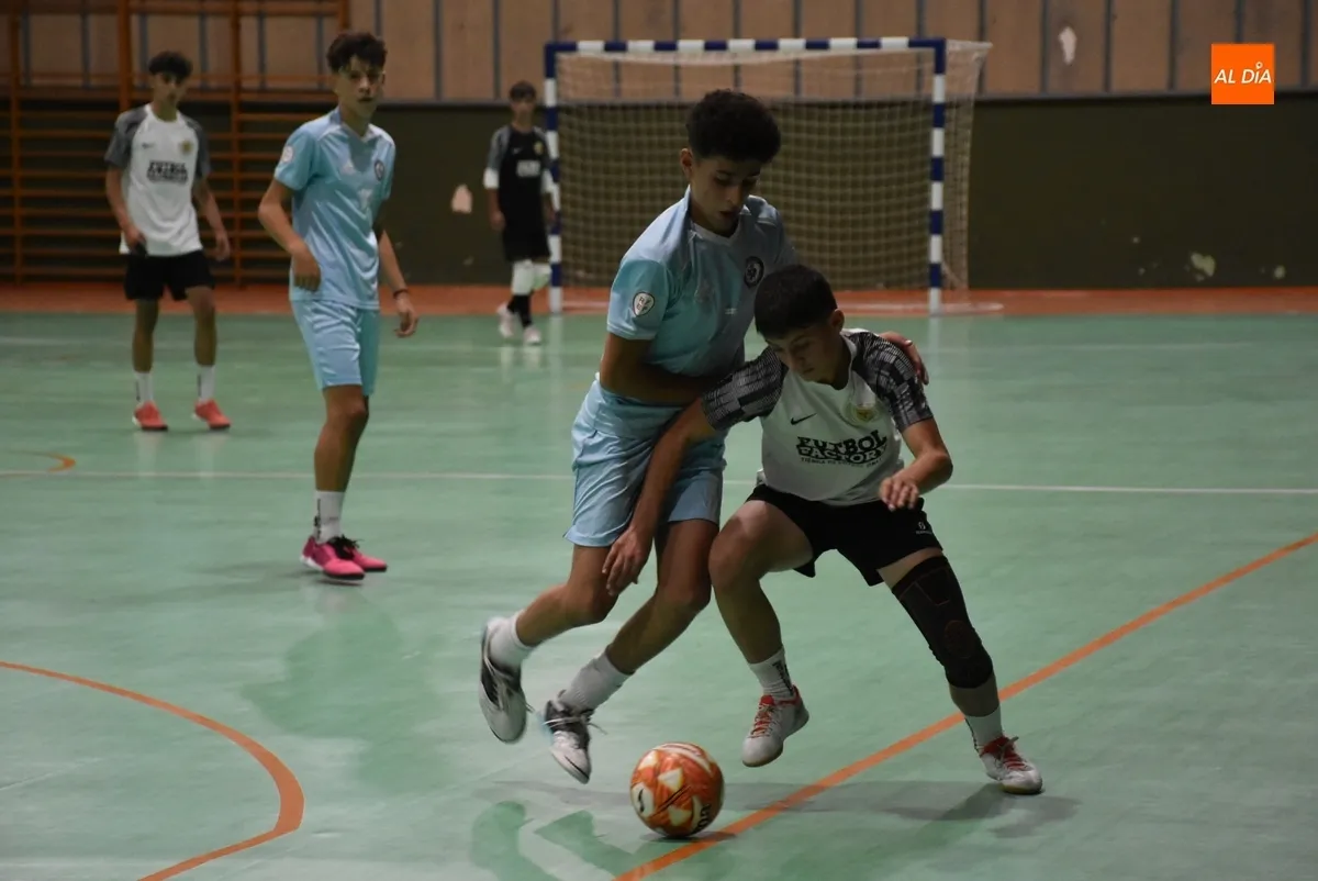 Foto 6 - Cojos FC se adjudica la 2&ordf; Junior League en un abarrotado Conde de Fox&aacute;