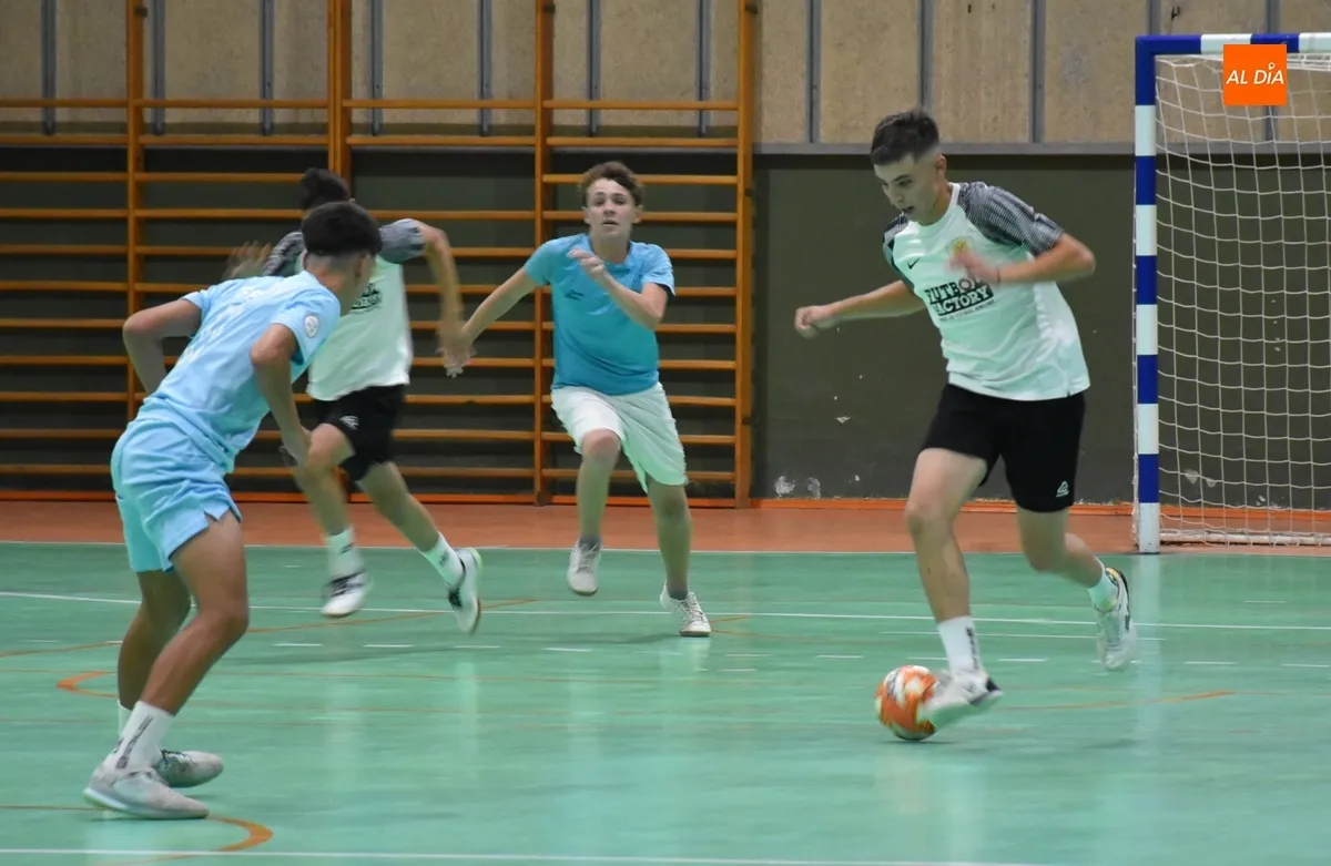 Foto 8 - Cojos FC se adjudica la 2&ordf; Junior League en un abarrotado Conde de Fox&aacute;