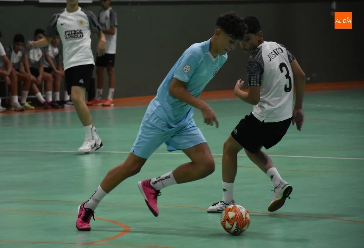 Foto 10 - Cojos FC se adjudica la 2&ordf; Junior League en un abarrotado Conde de Fox&aacute;
